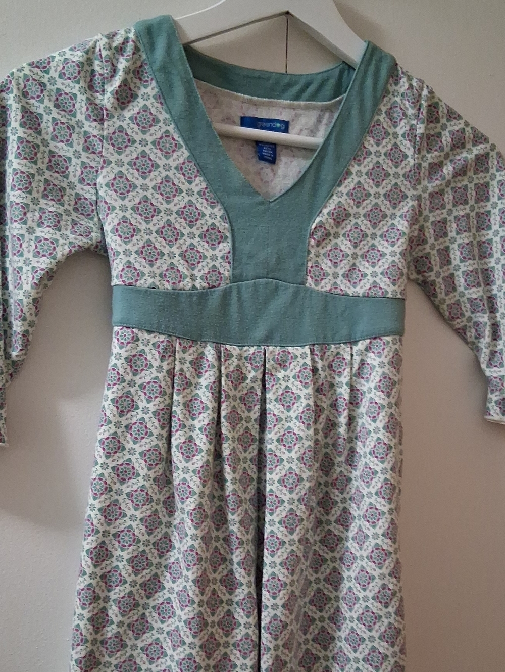 Green Trim Printed V-neck DRESS Size MEDIUM 10/12